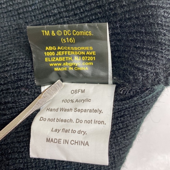 BATMAN Logo Black and Grey Striped Knit Hat - Picture 5 of 8